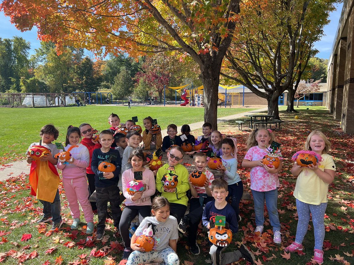 AmyRose2020's tweet photo. The only thing more fun than picking pumpkins is creating a written plan for decorating them and making it happen! They are the cutest pumpkins in the patch for sure! ✏️ 🎃 👻 🧙‍♀️ @ARPanthers https://t.co/xceRE1311r