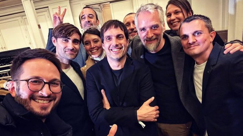 JulienChieze's tweet photo. Émouvante soirée au concert @aplaguetale ! La partition @oderiviere résonne définitivement comme une 3ème voix portant l’aventure sombre et viscérale d’Amicia et Hugo 🎶 Tellement hâte, de pouvoir vous livrer mon verdict sur le jeu @AsoboStudio 🐀https://t.co/9k4YwIIaJg https://t.co/AIEfQoPngH
