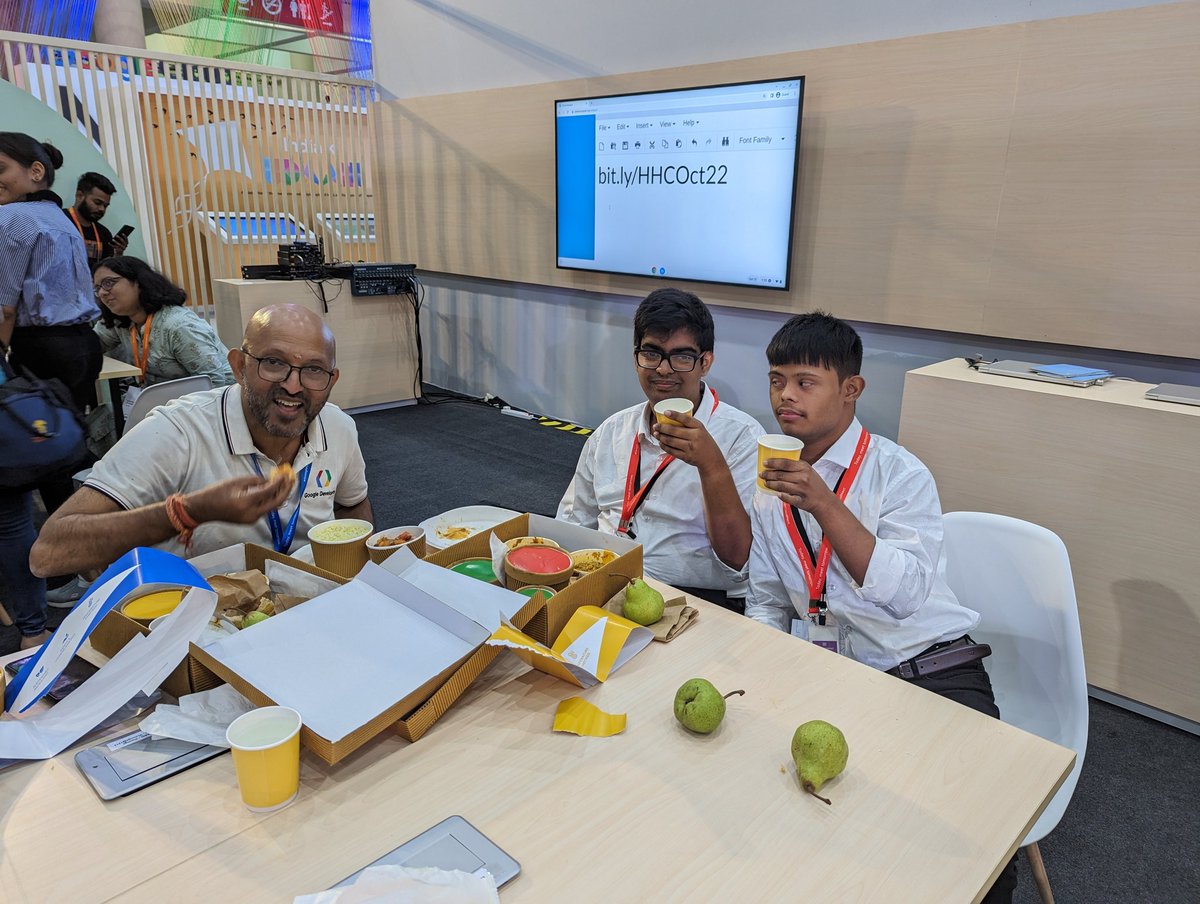 karthik_padman's tweet image. Enjoyed my interactions over lunch with participants of the #Inclusivecoding workshop for #Neurodiverse individuals at #InnovatorsHive #GoogleCloudNext