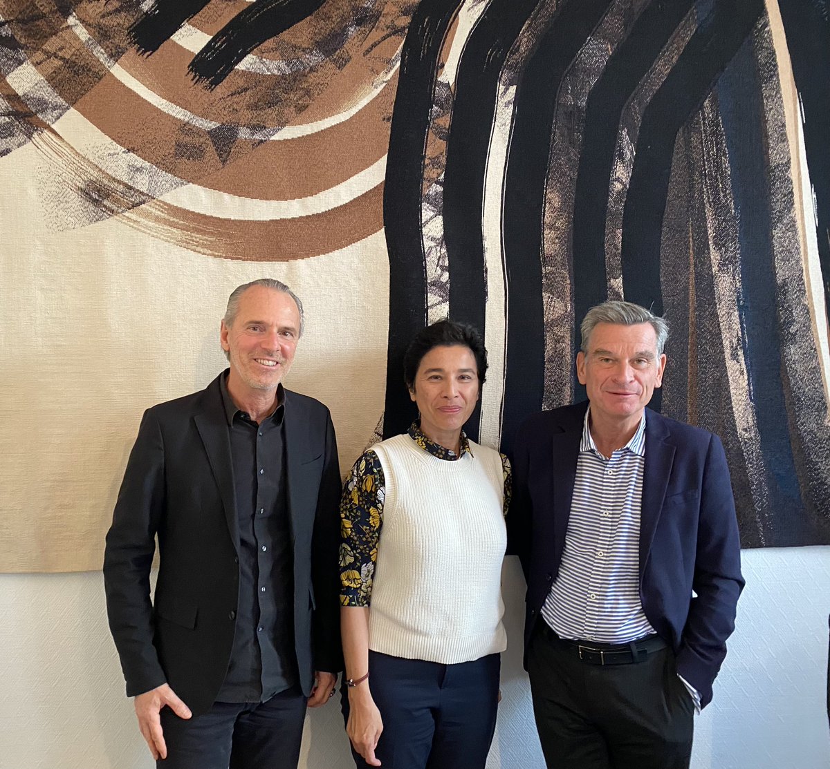 evanguyenbinh's tweet photo. Quand @IFParis + @MNGBS @hervelemoine + @leFrenchDesign @bathjp se mobilisent pour imaginer de nouvelles façons d’agir ensemble pour la présence à l’international de l’écosystème du design français // avec @EmBoucheteil @loicturpin https://t.co/t95PSMyKMp