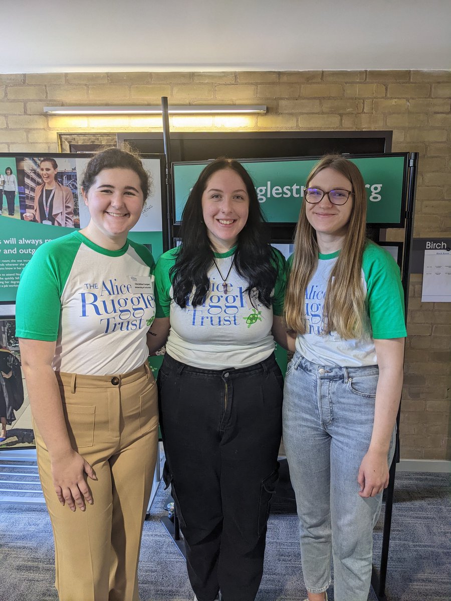 ACR_Trust's tweet photo. Some of our fab @uniofleicester volunteers today helping the conference run so smoothly, thank you! #artconf22 https://t.co/5WqYQmhJsq