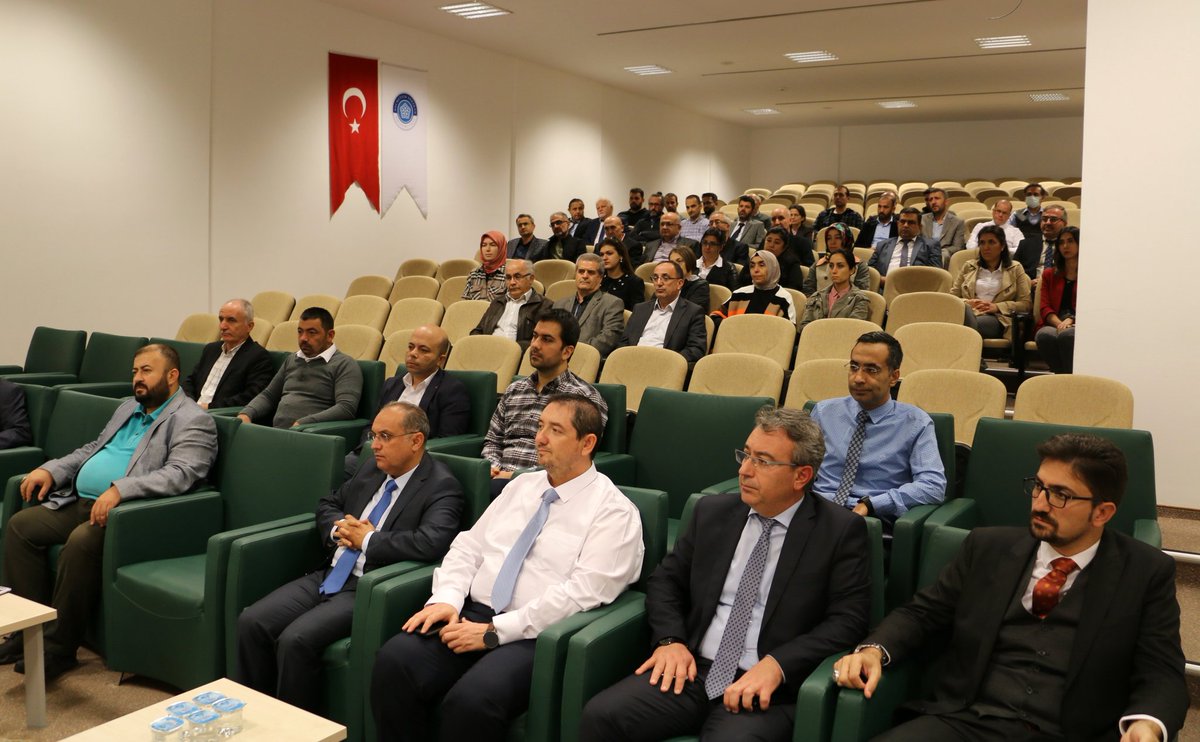 neu_acengizmf's tweet photo. Rektörümüz Prof. Dr. @CemZorlu, Seydişehir Yerleşkemizde düzenlenen Akademik Kurul Toplantısı'na katıldı. 

Toplantı sonrasında öğrencilerimizle yemekhanede bir araya geldi.😊 https://t.co/3UfWc2i33v