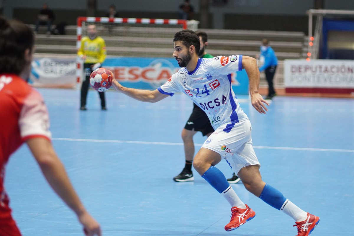 El <a href="/ClubCisneBalonm/">Club Cisne Balonmano</a> enrola hasta final de año, por la acumulación de lesiones, a su exjugador <a href="/DavidChapela/">David Chapela</a> , retirado hace ahora dos años debido a los confinamientos de la #COVID19 
marca.com/balonmano/liga…