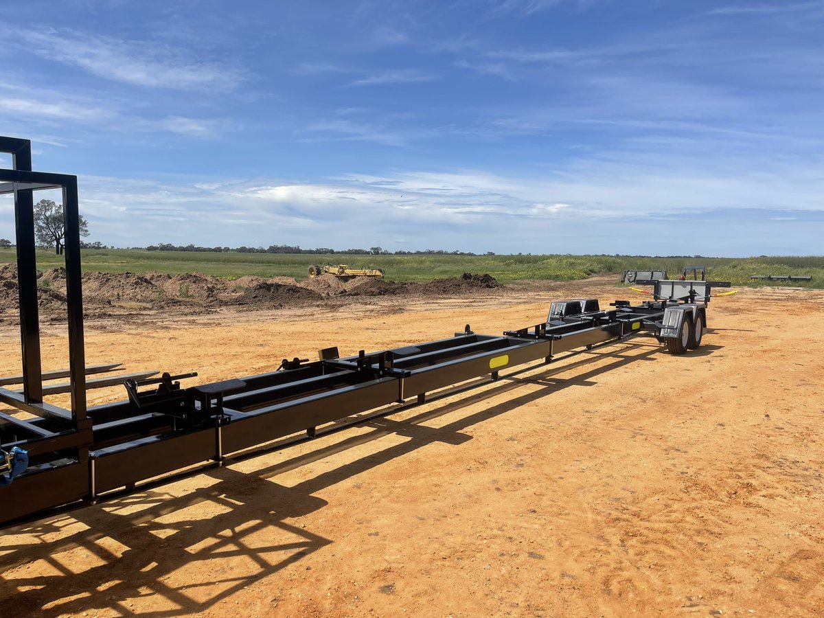 ClintonLeith1's tweet photo. @bradburge4 We build a Comb Trailers that are  dual purpose for Windrowers / Harvesting @Leith Engineering https://t.co/nWJKxsfyiQ