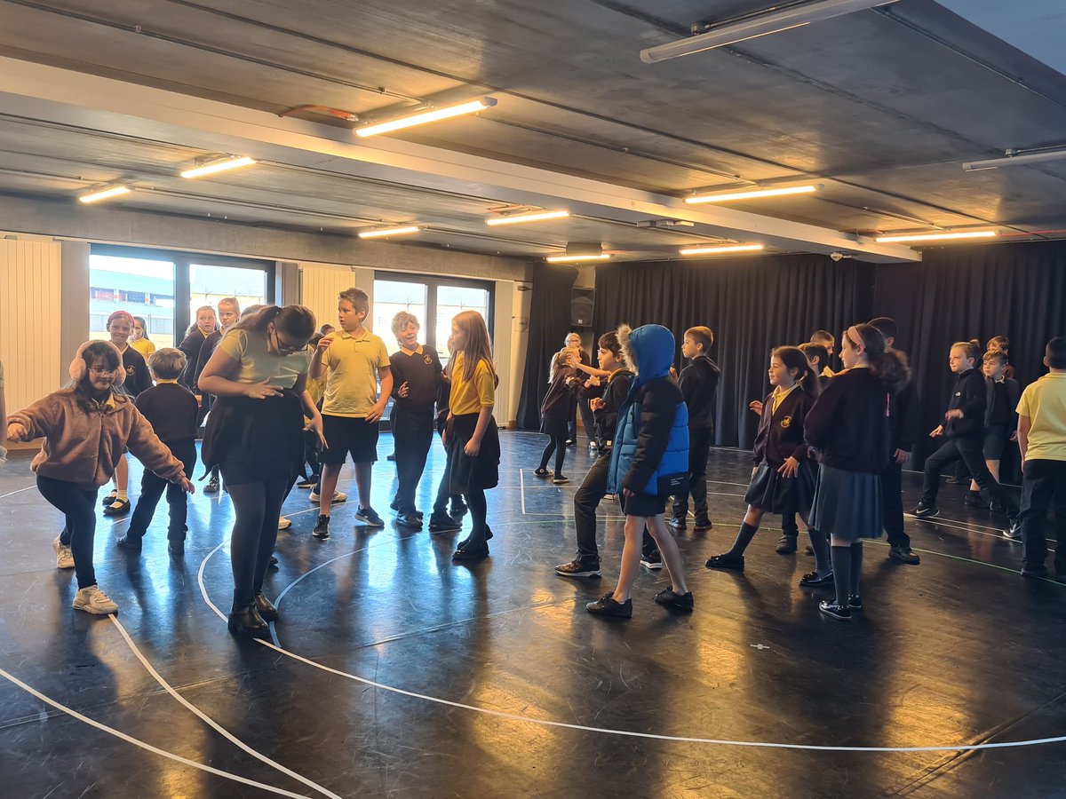 EastfieldPSHull's tweet photo. Yeah 5 are enjoying their trip at @HullTruck #EPSYear5 #EPSEnglish #ActiveLiteracy https://t.co/1tx1Xi4ted
