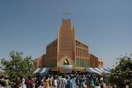 RKoeta's tweet photo. #Burkina. #Est : Des hommes armés exigent la fermeture des 3 églises de #Samou, à 45km de #Bogandé (Est). Ils ont aussi exigé des hommes, le port de pantalon court, de barbe et des femmes, le port de voile et la liquidation de leurs porcs d’ici à 14 jours.
Rt : @TiladoAbga https://t.co/JNDC5hmtGF