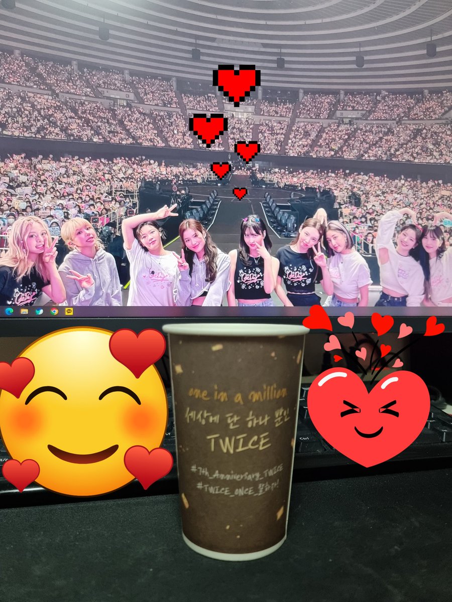 진짜 못가서 후회할뻔했는데
이렇게 배송해주셔서 감사합니다👍
#7th_Anniversary_TWICE
#TWICE_ONCE_잘하자!
#TWICE <a href="/JYPETWICE/">TWICE</a>