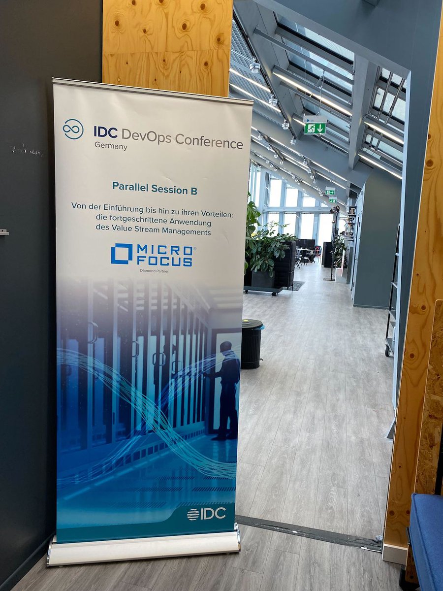MicroFocusDACH's tweet photo. Nach der Mittagspause wird es interaktiv auf der #idcdevopsd22 von @IDC_Deutschland: Peter Vollmer nimmt Sie um 12:50 Uhr mit auf eine Reise durch die Tiefen und Untiefen des #ValueStreamManagement! Das sollten Sie nicht verpassen! 

https://t.co/b448clkUYO https://t.co/p59HPBoXNf