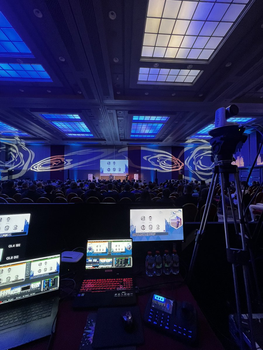 🤩 Mon bureau pendant 2 jours au #ForumPHP à Paris avec l’équipe <a href="/dfusionfr/">dFUSION</a>. Aux manettes pour la captation des conférences de l’<a href="/afup/">AFUP</a> autour de l’univers #php <a href="/AFUP_Paris/">AFUP Paris</a>