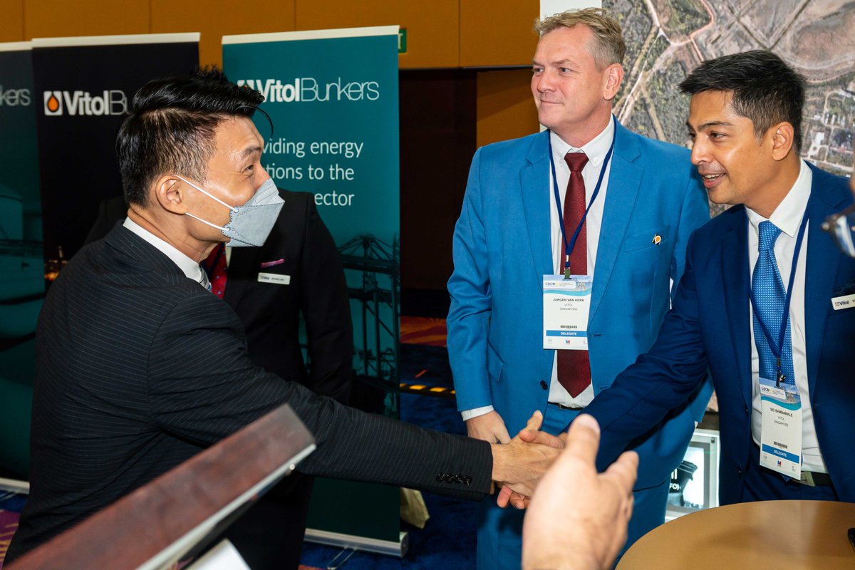 vitolnews's tweet photo. @VitolBunkers was at @SIBCON_SG last week &amp; met Mr Baey Yam Keng from the Ministry of Sustainability and the Environment &amp; Ministry of Transport, @MPA_Singapore executives and customers.

A great opportunity to be part of industry conversations on low-carbon marine fuels! https://t.co/AinXvwlURE