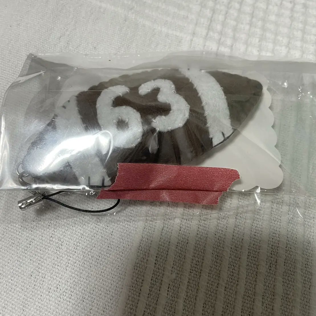 takachihoeagles's tweet photo. 初戦前にマネージャーからプレーヤーに背番号入りキーホルダーをプレゼントしてもらいました🎁
プレゼントと日頃の感謝を胸にリーグ戦を戦います！

#高千穂大学 #アメフト #アメリカンフットボール #kcfa
#footballclub #americanfootball #football #collegedays #college #cfbf #collegefriend https://t.co/BFujekjbwu