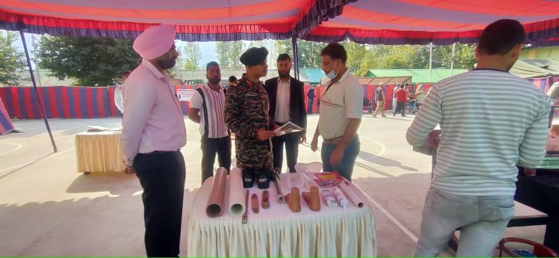 awazebaramulla's tweet photo. Free Artificial Limb Fitting Camp at Chinar 9Jawan Club #Baramulla

The camp culminated with closing ceremony wherein Major General Ajay Chandpuria VSM,GoC,Dagger Division, felicitated supporting staff of BMVSS whose selfless contribution helped in successful conduct of the camp https://t.co/3in7N5m4p6