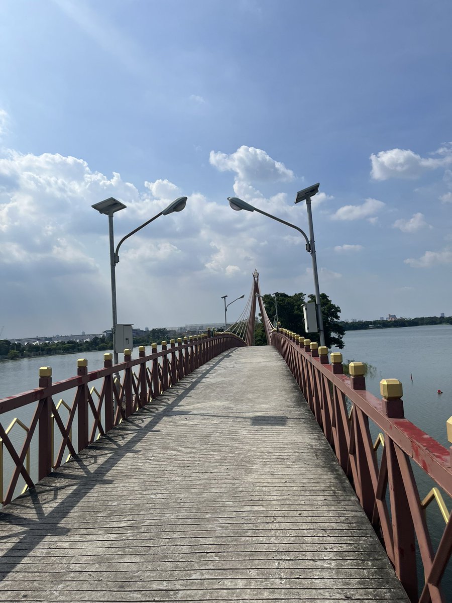 I don’t know why we haven’t checked out this park before. So nice and perfect with a small child. Not too small, not too big, very shaded, food close by and great fun. 🤩🙃🥰