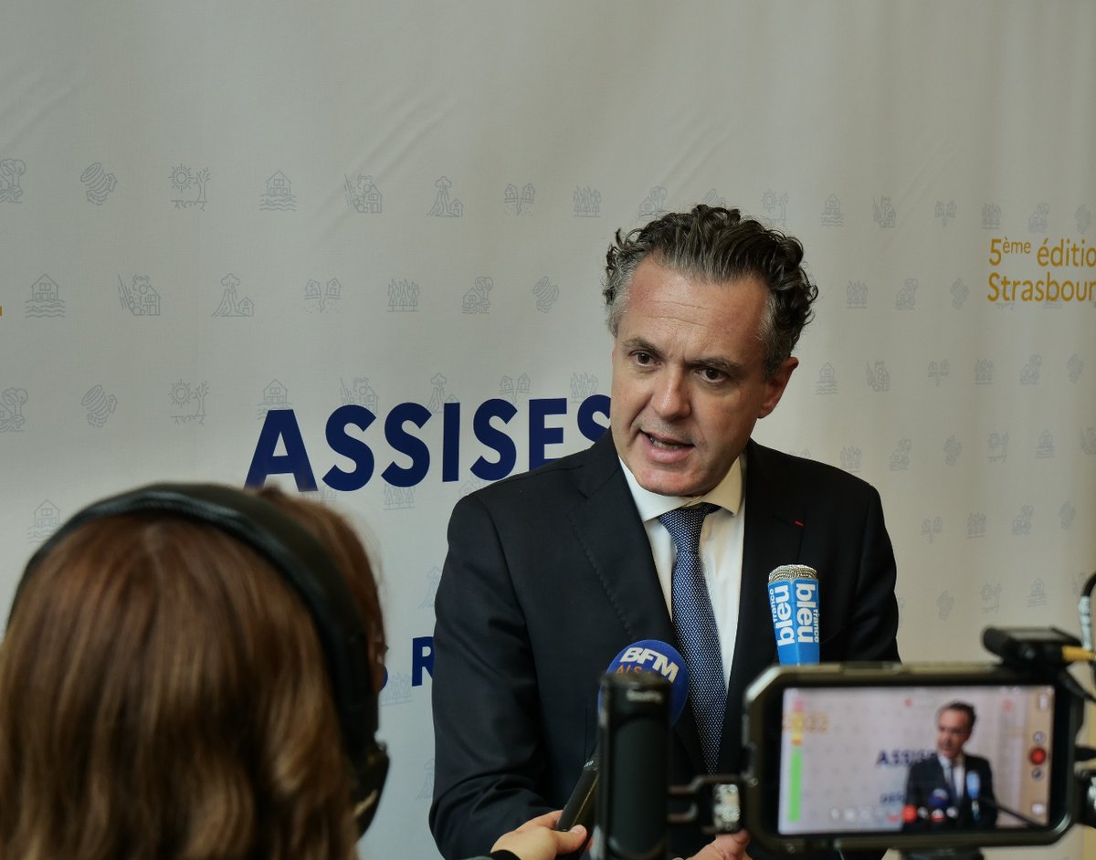 Prefet67's tweet photo. #Risques | Christophe Béchu @Ecologie_Gouv s'est rendu ce matin à #Strasbourg pour l'ouverture de la 5️⃣ème édition des Assises nationales des risques naturels #ANRN.

➡️ Discours d'ouverture et échanges avec différents acteurs de la #prévention des risques naturels https://t.co/oFErbXaiCg
