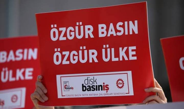 Disk Basın- İş Ankara Temsilciliği olarak TBMM Genel Kurulunda görüşmeleri takip ediyoruz. Buradayız. #SusmakYok