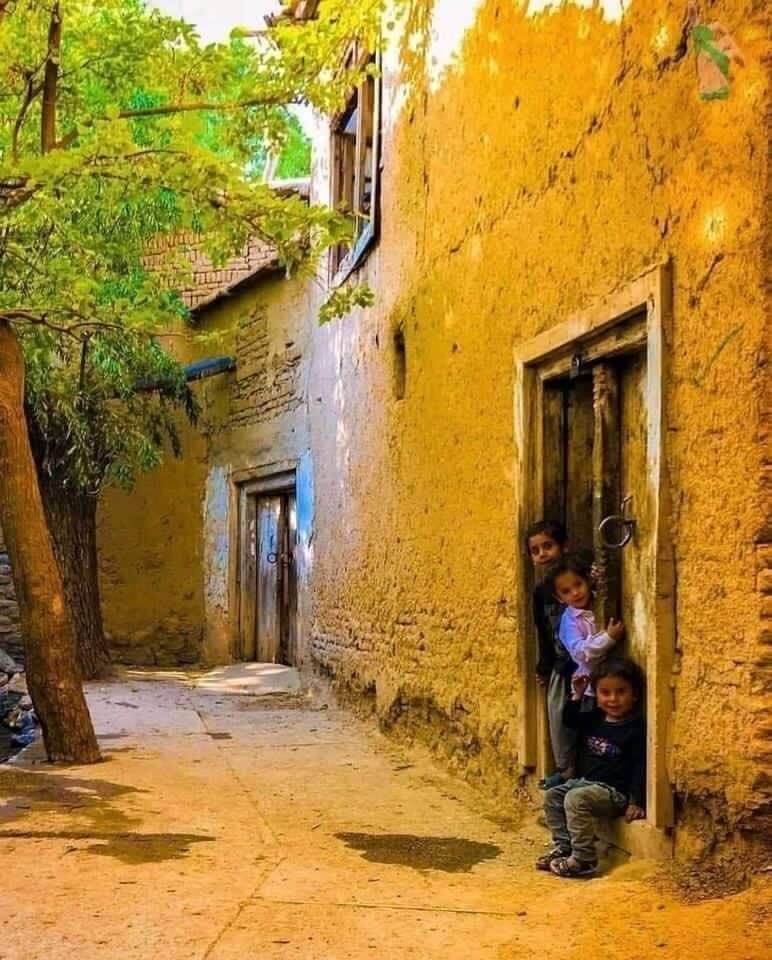 AzmatKakar1's tweet photo. دلته کښي مخونه د هر چا ښکـلـــي 
دلته کښي بدرنګ د خلکو زړونه دي https://t.co/bjsjT94310