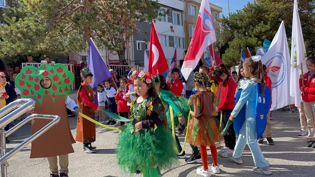 TurkeyPlus's tweet photo. Okulumuzda Erasmusdays 2022 kutlamaları  paydaşlarımız ile beraber projelerimizi yansıtan drama etkinlikleri ve görsel bir şölen eşliğinde kutlandı.
#ErasmusDays
@tcmeb
@ABBaskanligi @ulusalajans
@1Havaikmal
@EskisehirMem
@odunpazarimem
@COLEGIOPEDROI
@one_climate
@ErasmusWater https://t.co/CZcOmFOzG0