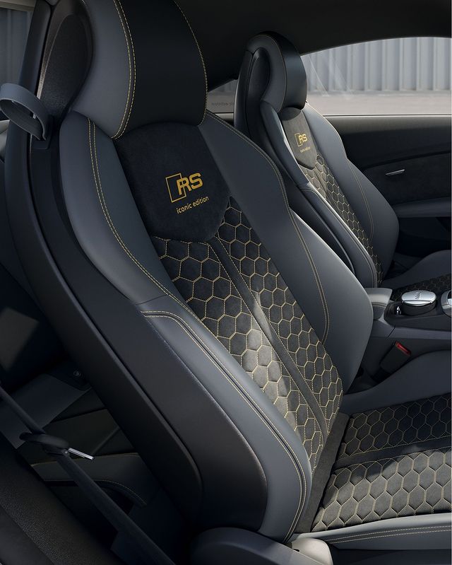 Un interior icónico. Audi TT RS Iconic Edition.

#Audi #PerformanceIsAnAttitude #AudiTTRS