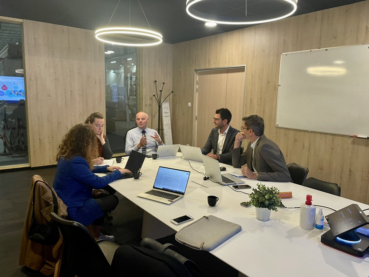 ReanaTaheraly's tweet photo. Visite de l’usine de construction hors-site de @realites : RÉALITÉS BUILD TECH Industrie

Avec les équipes de la Société du Grand Paris #SGP @GdParisExpress. Échange sur le sujet du hors-site #innovation #GrandParis

📍À la Janais près de Rennes, site de l’ex usine Citroën PSA https://t.co/MV8yyMJWac