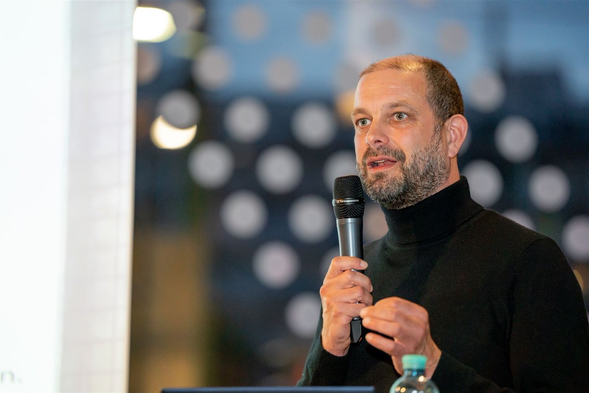 NewsRadarSwiss's tweet photo. Am Dienstag fand in Wien der Profi-Treff zum Thema Themenfrüherkennung & #Trendanalyse statt. Im Vortrag hat Oliver Heyden, Chief Strategy Officer bei pressrelations, Einblicke in zukünftige #Trends gegeben.
Vielen Dank für einen großartigen Abend!
Fotos © Lea Fabienne Dörl https://t.co/7643Ex5NKP