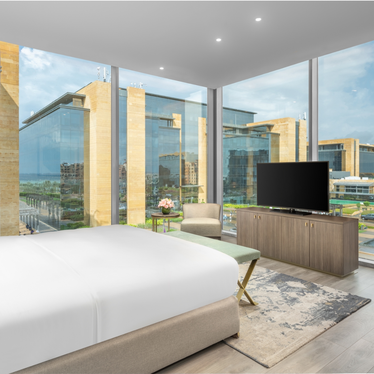 ViewsResidences's tweet photo. صُممت غرفنا لتعطيك شعورا دائما بالابتهاج والاندماج مع محيطك.
Our rooms are designed for unforgettable moments to be cherished together
للحجز والاستعلام:
For bookings and inquiries:
T: 012 510 5888
#Viewshotel
@kaec_saudi
#SaudiArabia #Rooms #KAEC
#فندق_فيوز #غرف_فندقية https://t.co/v3QJSOae2E