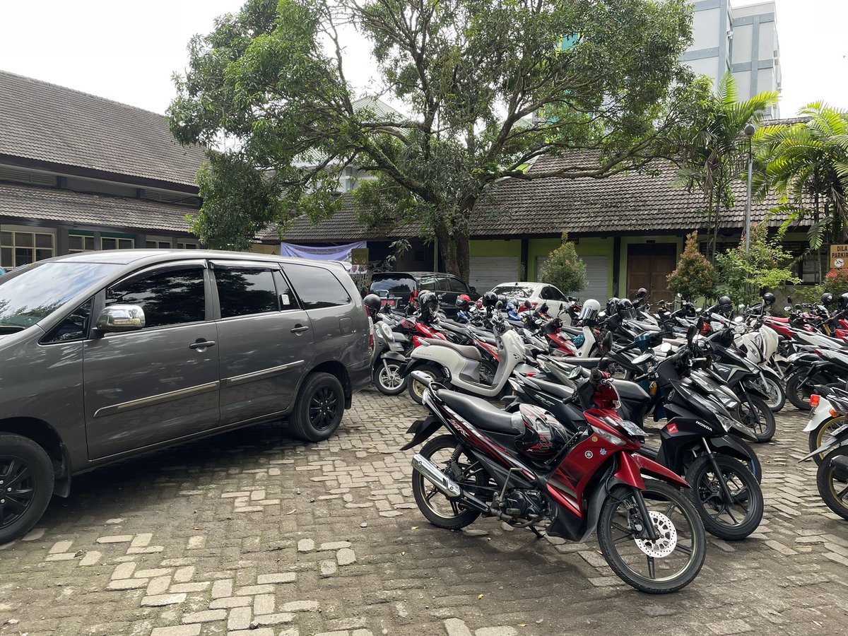 davidroo12's tweet photo. Kelakuan anak lek samsiraah https://t.co/5tl4vdEXOp