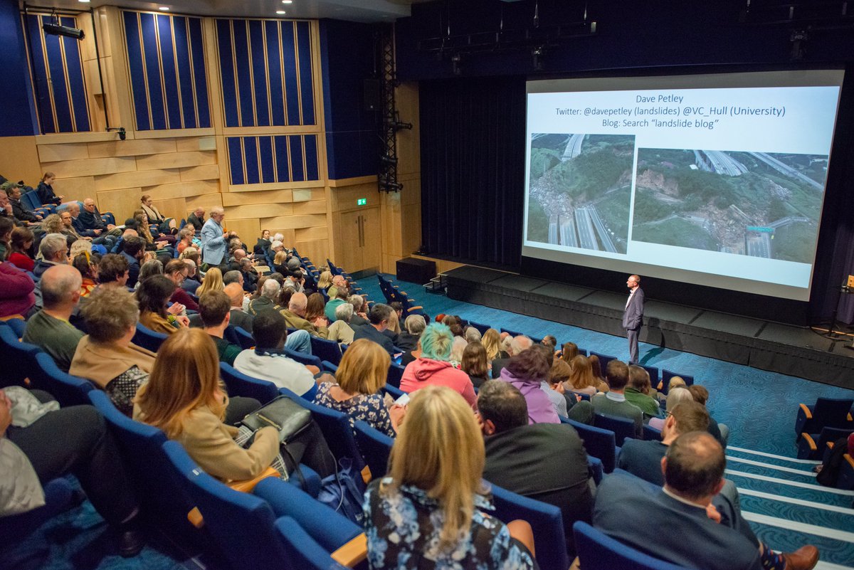 It was an honour to deliver my Inaugural Lecture on landslides at the @UniOfHull yesterday. Thank you to all the students and staff who came to hear me speak on a topic that is both important to me personally, and critical to the University of Hull's environmental mission.