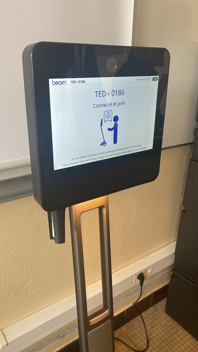 Arrivée du robot BEAM de télé présence au lycée Louis Pergaud pour un élève empêché #TED-i #ecoleinclusive <a href="/acbesancon/">Académie de Besançon</a> <a href="/chmonnin25/">MONNIN Christine</a> <a href="/DSDEN25/">DSDEN 25</a> <a href="/RA_BFC/">Région académique Bourgogne-Franche-Comté</a> <a href="/CecileBeisser/">Cécile Beisser-voignier</a> <a href="/edd_besancon/">EDD Ac-Besançon</a>