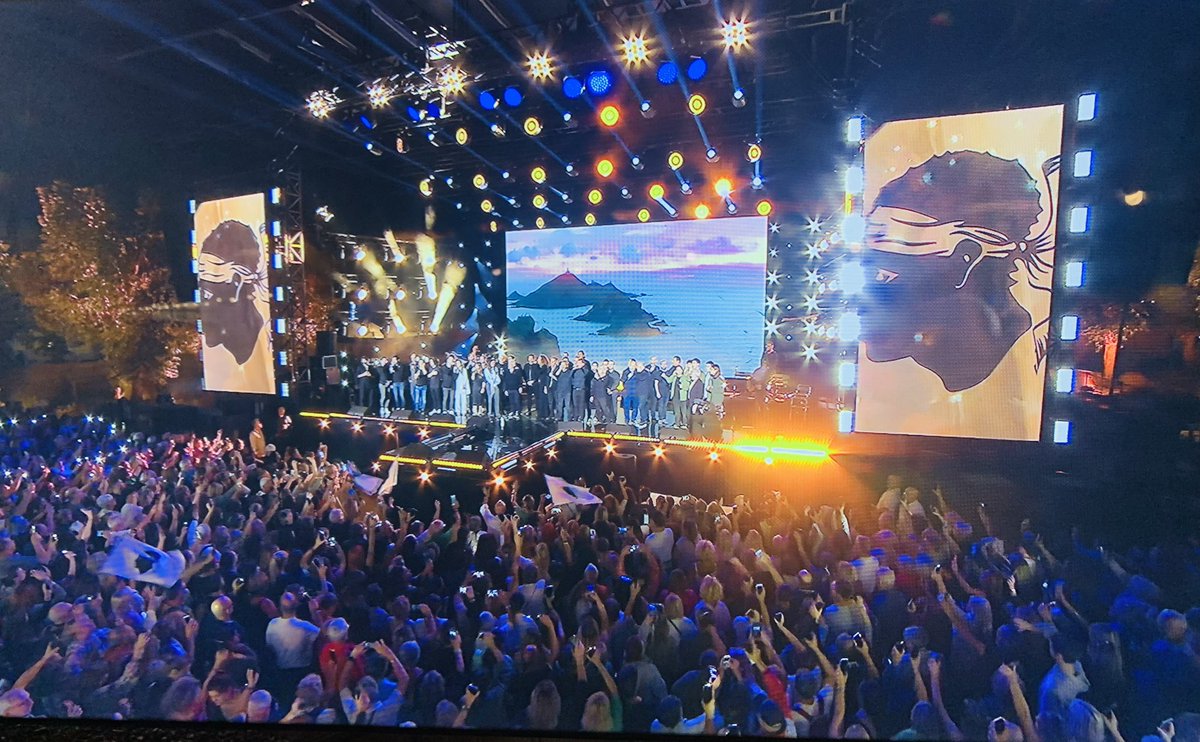 🎥 Embarquement immédiat le 4 novembre sur @France3tv 
Merci à <a href="/patrickfiorioff/">Patrick Fiori</a> pour cette histoire commencée il y a 6 ans avec <a href="/Francetele/">France Télévisions</a> 
Merci aux artistes pour ces grands moments de partage, au public corse pour son accueil chaleureux ! <a href="/pays_ajaccien/">CAPA</a> <a href="/VilledAjaccio/">Ville d’Ajaccio - Cità d'Aiacciu</a>