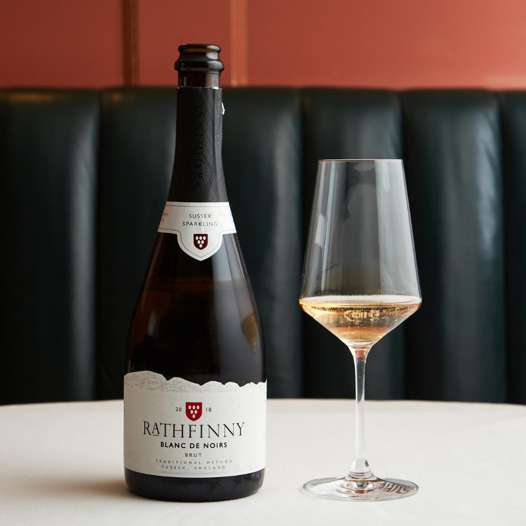 "Citrus blossom, acacia honey, blackcurrant and hints of pastry on the nose. More brioche and leesy richness on the palate with traces of sweet spices and almonds. Drying white pepper to finish." 2018 Blanc de Noirs. Thank you to <a href="/Decanter/">Decanter</a>'s Sylvia Wu. ow.ly/B4z550L7UtT