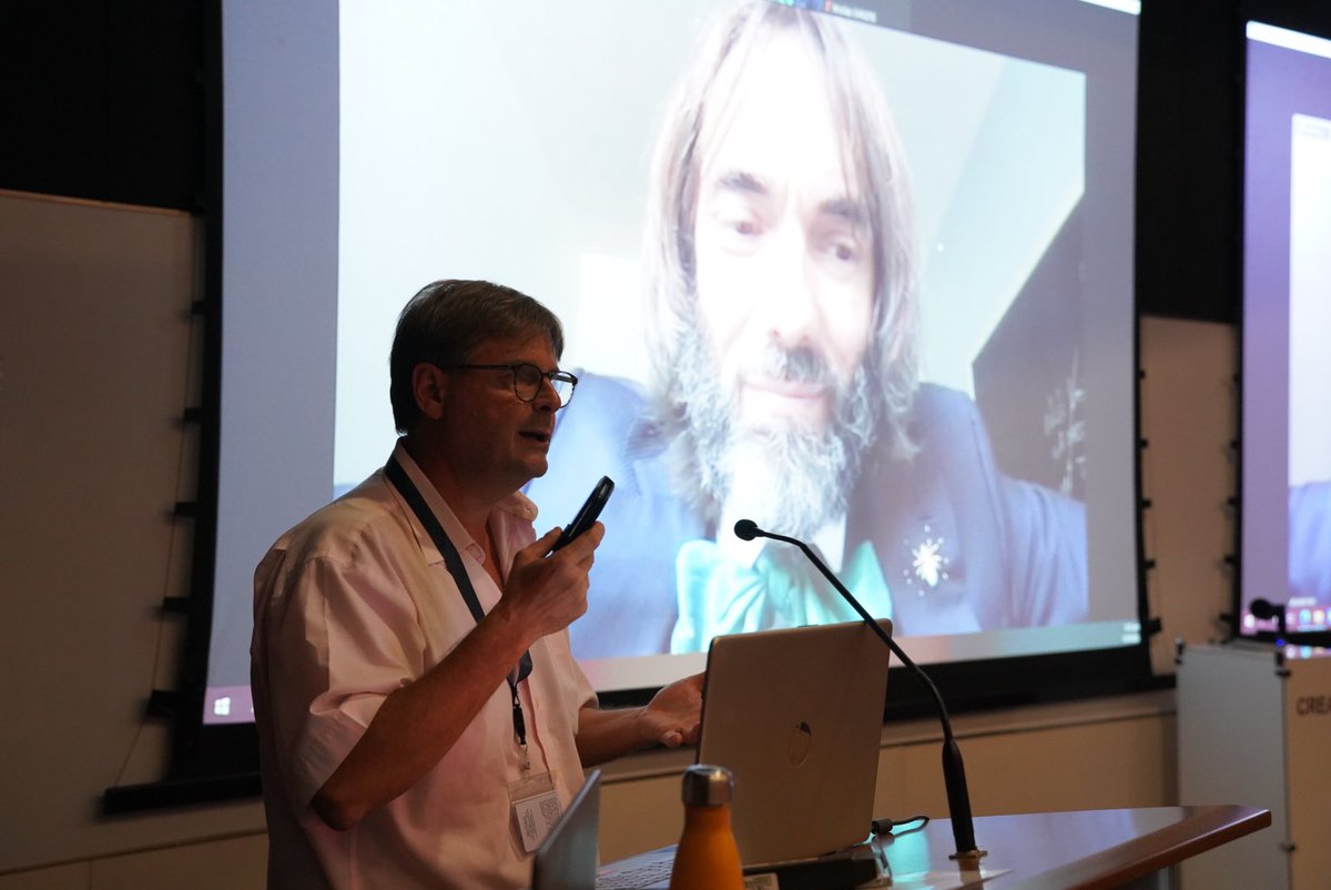 This Day 4 of the #DesCartesSchool is ending on a high note: the Chairman of the Scientific Committee of the DesCartes Program, <a href="/VillaniCedric/">Cédric Villani</a> - #FieldsMedal 🏅 in 2010, gave a very inspiring conference to our audience. 
Thank you Cédric Villani !