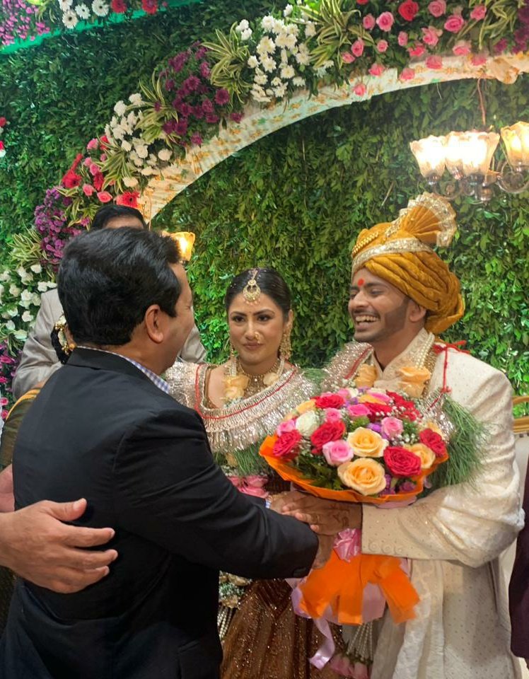 NiteshNRane's tweet photo. खासदार अनिल बोंडे जी यांचे चिरंजीव डॉ. कुणाल यांच्या विवाह सोहळ्यास अमरावती येथे उपस्थित राहून वधू-वरास शुभेच्छा दिल्या.
@DoctorAnilBonde https://t.co/0nRN466kDG