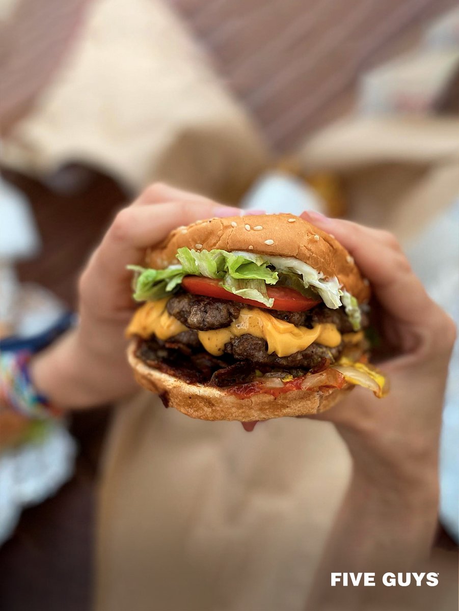 Five Guys España (@fiveguys_es) on Twitter photo Combinando todos los toppings gratis que puedes pedir en tu hamburguesa, puedes hacer… ¡250.000 versiones diferentes! ¿Lo sabías? 🤩 (📸: <a href="/hamburguesa/">hamburguesa</a>.perfecta)
#5Guys #FiveGuys #burgers #customizable Combinando todos los toppings gratis que puedes pedir en tu hamburguesa, puedes hacer… ¡250.000 versiones diferentes! ¿Lo sabías? 🤩 (📸: <a href="/hamburguesa/">hamburguesa</a>.perfecta)
#5Guys #FiveGuys #burgers #customizable