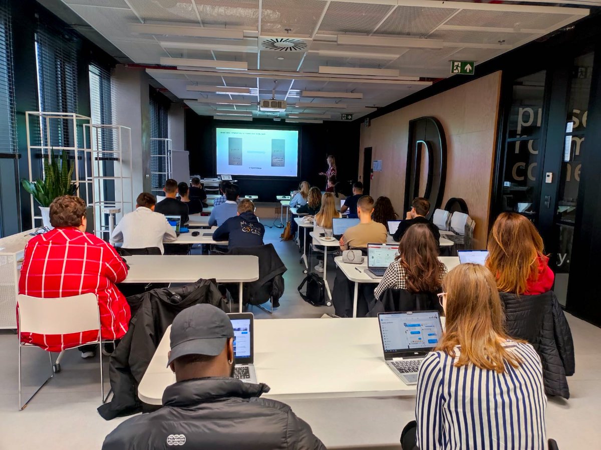 FlowboxEnergy's tweet image. We are happy to stop for a while and share our knowledge with our younger wiser generations 👇🌱
The team of @DeloitteCZ&apos;s Eva Pčolka and our Roman Garba spent their Tuesday morning with @cems_alliance  students discussing the topic &apos;Use of AI/ML in your business&apos;🙋