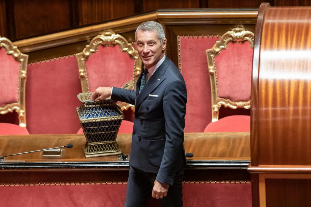 AntonioDePoli's tweet image. 🟢⚪🔴 Oggi in Aula in #Senato primo giorno della diciannovesima legislatura. A Palazzo Madama è in corso il voto per l’elezione del nuovo Presidente del Senato 🇮🇹🇮🇹🇮🇹