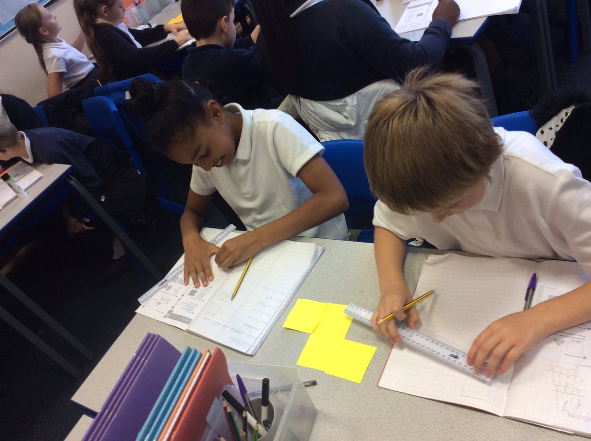 Vernon56KS2's tweet photo. We are investigating how many different shapes we can make with an area of 4 squares in Miss Ridgway’s maths group... #VPPMaths https://t.co/zwxPLCGG3i