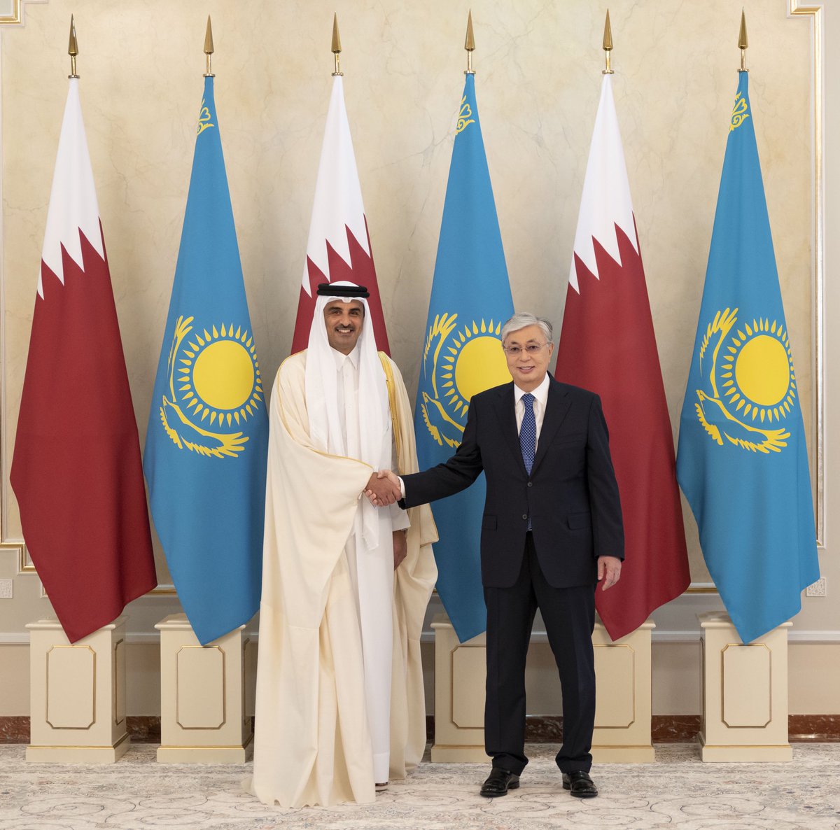 TamimBinHamad's tweet photo. اختتمنا اليوم زيارتنا إلى جمهورية كازاخستان، والتي سعدنا خلالها بلقاء فخامة الرئيس @TokayevKZ وبالمباحثات معه حول سبل تطوير التعاون بين بلدينا الصديقين، وأبرز المستجدات الإقليمية والدولية. https://t.co/kwmFhNnCue