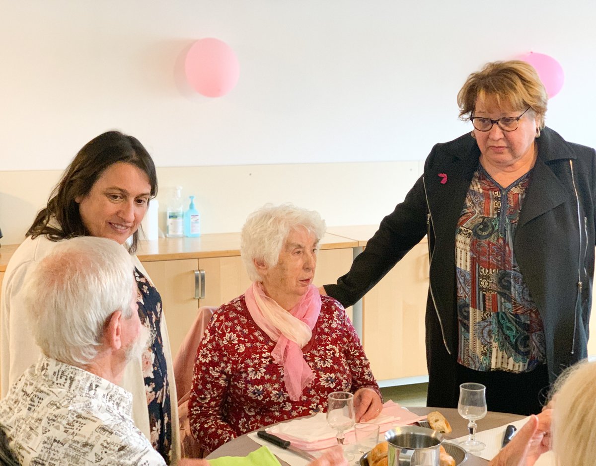 [REPAS À LA MAISON DE L'AMITIÉ] Repas spécial des aînés ce midi à la Maison de l'Amitié avec Muriel Moisson, Conseillère municipale en charge des Seniors & Isabelle Carlos, Conseillère municipale en charge du Handicap. L'occasion d'échanger et de partager de bons moments !