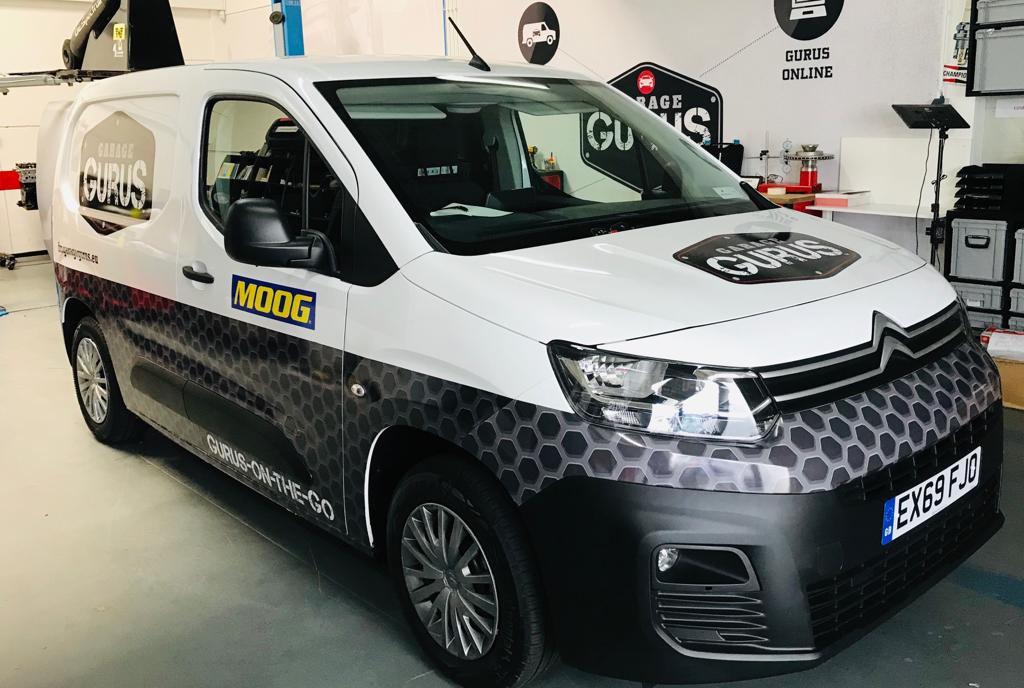GarageGurus_EU's tweet photo. #ThrowbackThursday to when we applied the first of our #technology vans with our new livery! Amazing what a good wrap can do and fantastic to see it bringing the #GarageGurus message alive when our Gurus are on the road! #mobile #carwrap #ontheroad #mechanic #garage #training https://t.co/y3iSKtTTLB