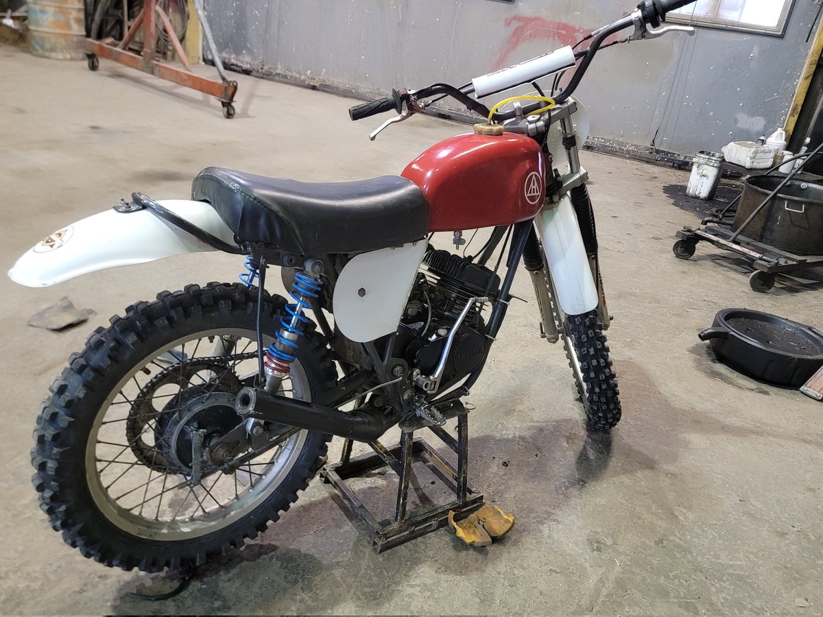 marioncofarmer's tweet photo. Had a moment amd bought myself a fully prepped 1974 #hodaka #superrat 100 mx bike. Its loud and smelly and stops badly but its a riot.
The men that rode these new are using canes and walkers or wheelchairs these days..if they lived.
It's a riot if not silly https://t.co/iGLbz94qmP