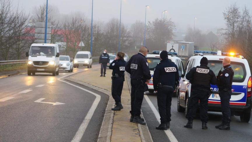 DroitAuVelo's tweet image. Flers-en-Escrebieux
Il était au téléphone et n’a pas respecté le Stop.
Il a tué un cycliste.

Ce chauffeur routier a été condamné à ....dix-huit mois de prison avec sursis

lavoixdunord.fr/1240325/articl…