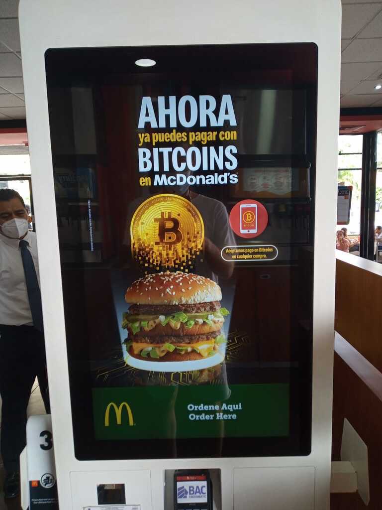 bloo_coin's tweet photo. Now Buy #McDonald’s with #bitcoin    in #ElSalvador 🇸🇻

#Crypto #CryptoNews #EthereumMerge #Bitcoin #news #cryptoworld #cryptomarket #Ukrainian #BarcaInter #Bloocoin #Bloo #Blooteam https://t.co/RjDGaEz61l