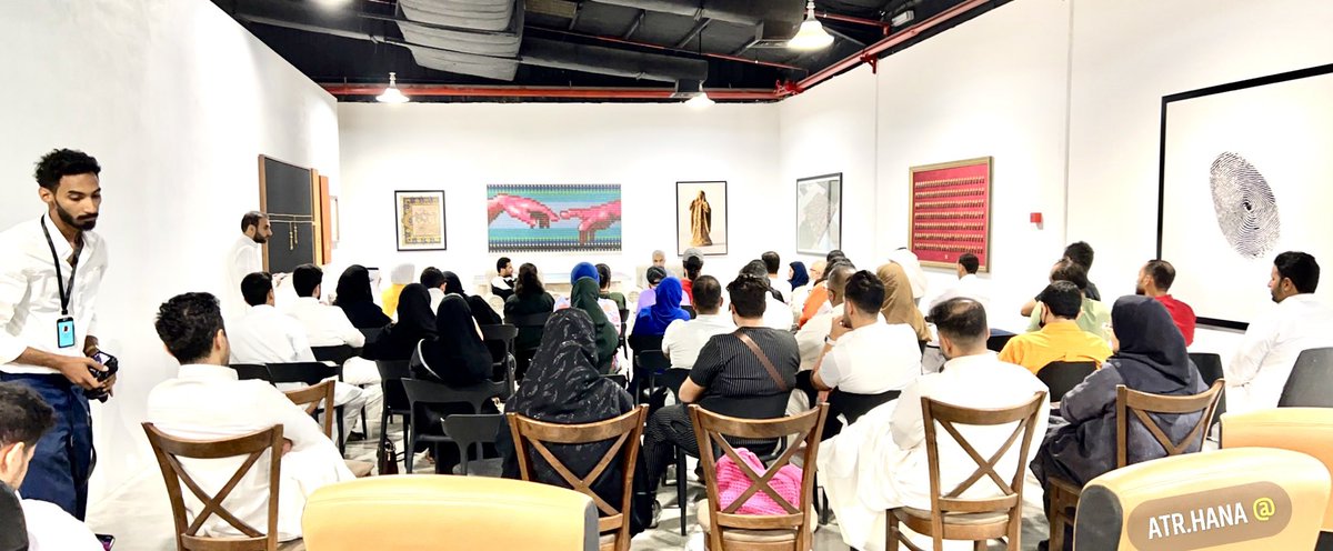 hana_alshebli's tweet photo. شكرا @Alansari_M
على هذه الدعوة الكريمة
فقد أثريتنا بمعلومات مفيدة عن الطباعة الرقمية🌷
والشكر موصول للفنان @hmoudalattawiً لحسن الاستقبال والامتنان للأستاذ @muathalhazmi لتميزه في ادارة الحوار على أرض
#ستديو_وسم المليئة بشغف الفن والألفة
شكرا جزيلا لجهودكم🌷 https://t.co/WMek0iaPRv