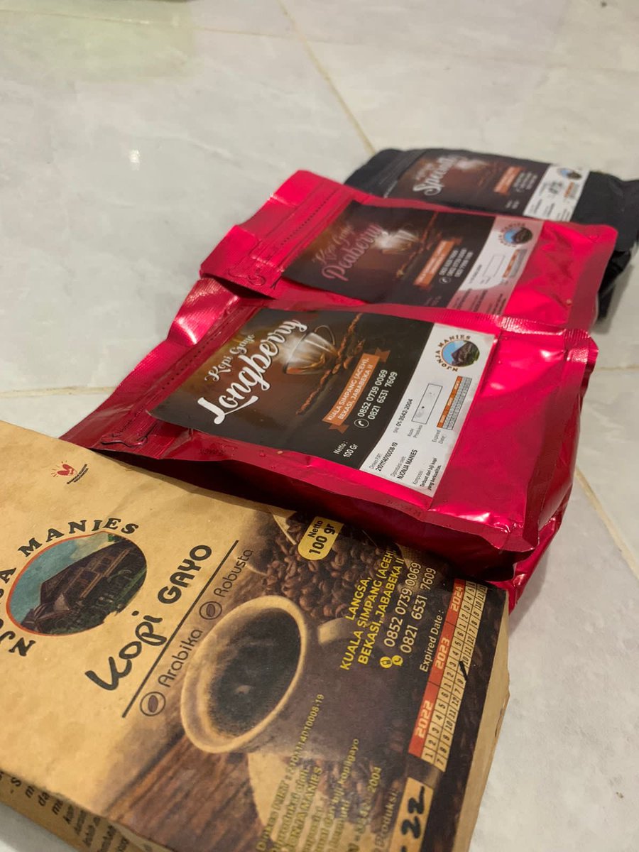 Hyukka4's tweet photo. Akhirnya pajoh mendarat juga di kalimantan hohoho, seperti slogan slogan kita sebelumnya, ga drama ga asyiikk dalam kirim mengirim barangg😂 @winterweijh makasih banyak kak ayu tericipi juga khas aceh yaa, mamas bilang kopinya 👍🏻, abon manisnya juga enak🤣 https://t.co/t6kghnCi6Z