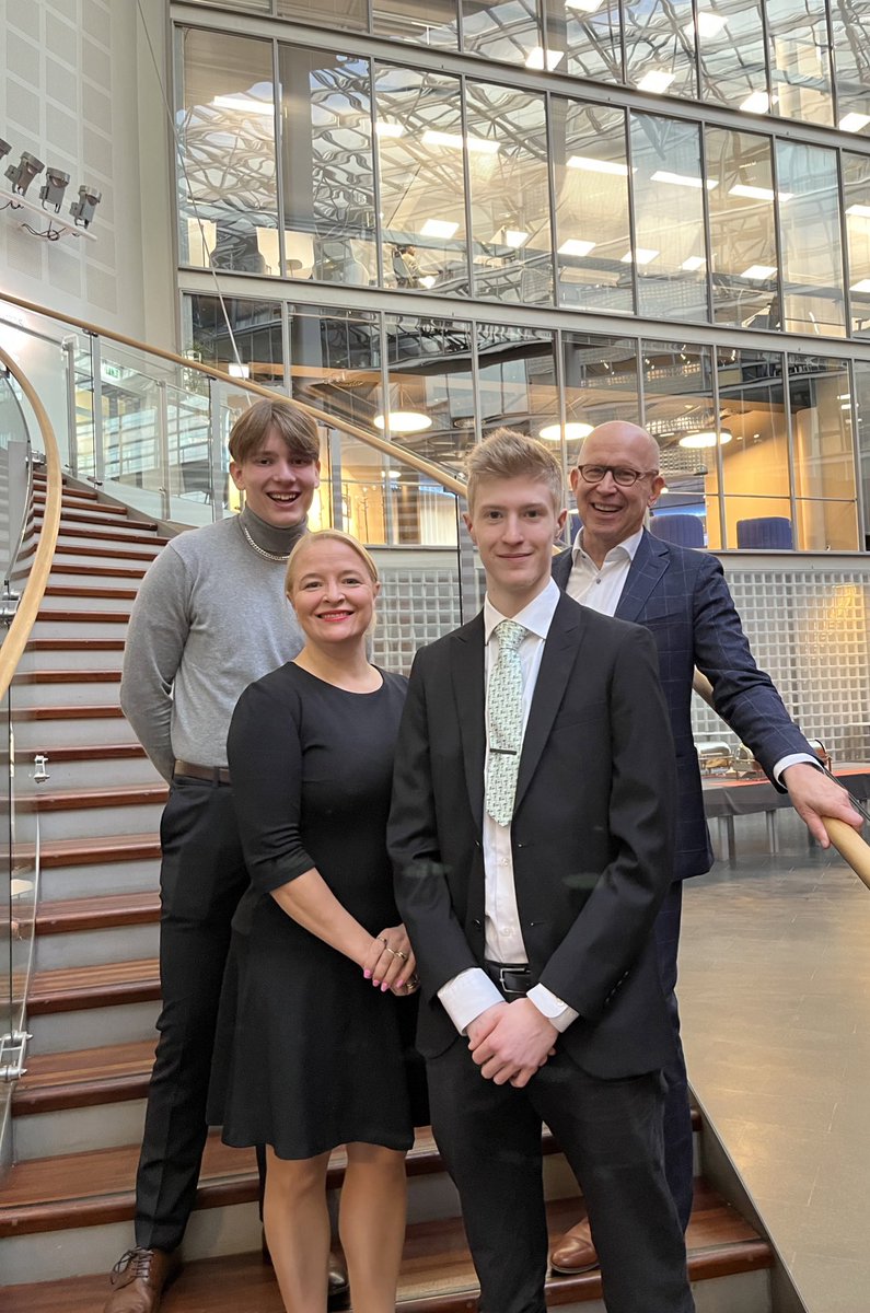 TuomoYliHuttula's tweet photo. @axel_tuormaa ja Pyry Juutilainen seuraavat @Piianoora ja mun työpäivää. Kyseessä on @NuoriYrittajyys #NyJobShadow -päivä, Tarkoituksena yhdistää tulevaisuuden tekijät ja nykypäivän vaikuttajat. Vierailimme myös @varma_tweet @viippola luona. https://t.co/F5lvQ8u2YV