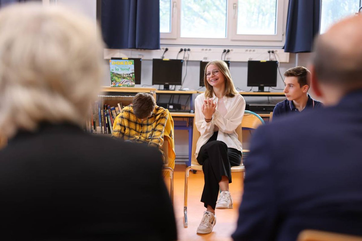 RomeIsabelle's tweet photo. « L'éducation à la sexualité à l'école est un vecteur d'égalité filles-garçons. »

Avec @PapNdiaye, nous étions ce matin au collège Jules Ferry de Joinville-le-Pont pour un dialogue passionnant avec élèves et enseignants.

L'école est le creuset de l'apprentissage de l'égalité. https://t.co/3iYG6PqVBv