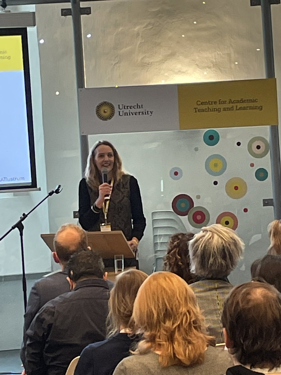 Manon Kluijtmans, wetenschappelijk directeur van het CAT opent het #CATlustrum en vervolgens licht Janneke Plantenga, Diversity Dean van de UU, het thema van het Lustrum-symposium toe: ‘All Inclusive'