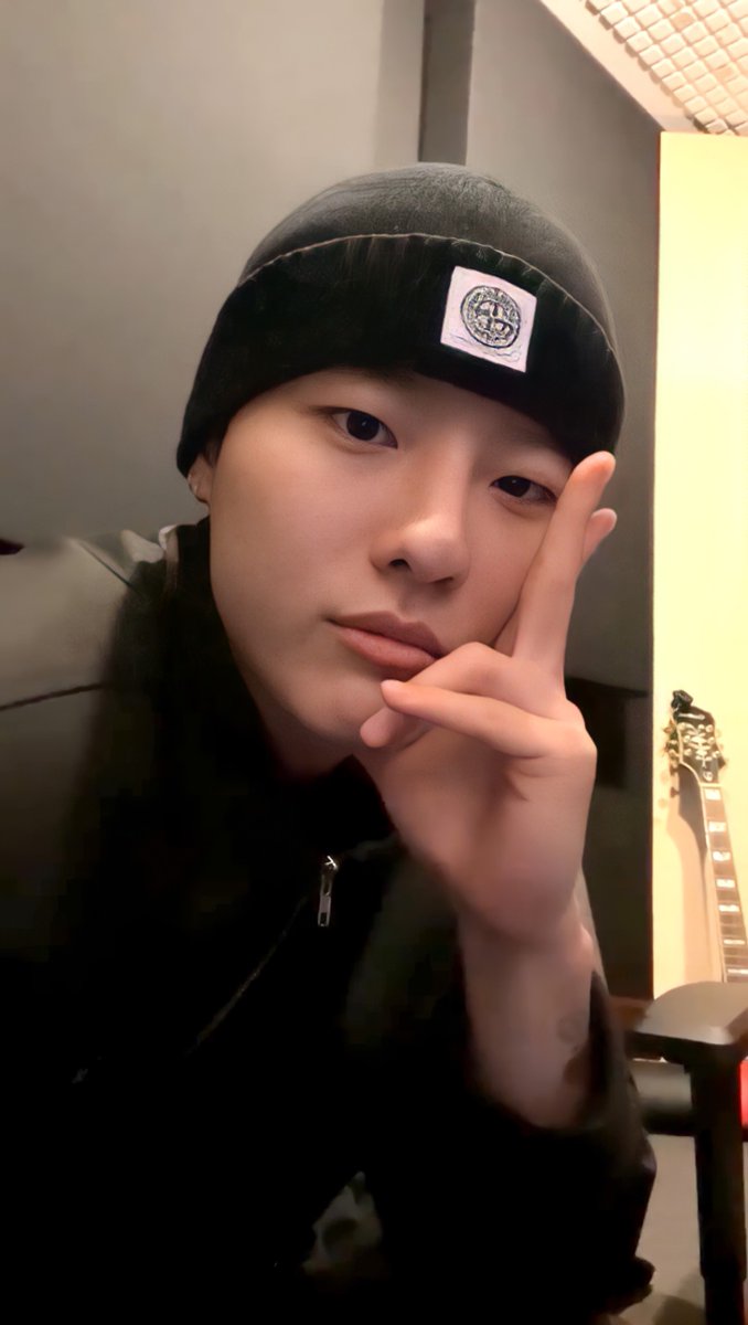 Cara de sono? ✅
Olhos inchados? ✅
Exausto? ✅
   
Bom dia. 😴