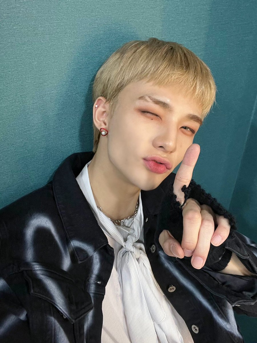 hyunjinpost's tweet photo. 💭 update https://t.co/ofOcmRemJF