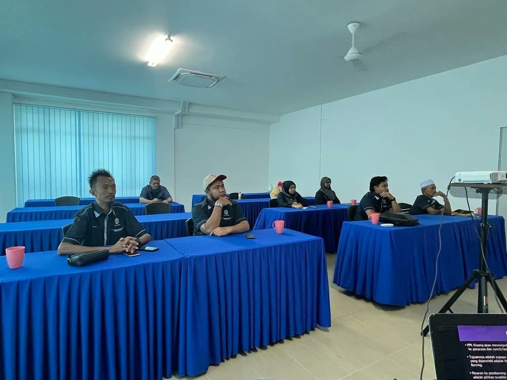 PPK_Kluang's tweet photo. 𝐋𝐀𝐖𝐀𝐓𝐀𝐍 𝐁𝐈𝐑𝐎 𝐏𝐄𝐌𝐀𝐒𝐀𝐑𝐀𝐍 𝐏𝐏𝐊 𝐏𝐀𝐆𝐎𝐇 𝐊𝐄 𝐏𝐄𝐋𝐀𝐃𝐀𝐍𝐆 𝐎𝐔𝐓𝐋𝐄𝐓

Kunjungan diketuai oleh Y.Brs Tn. Haji Zaid bin Ramli, Pengurus Besar PPK Pagoh bersama 3 org AJP &amp; 2 org Anggota Pengurusan. 

𝑷𝒆𝒓𝒌𝒐𝒏𝒈𝒔𝒊𝒂𝒏 𝑰𝒍𝒎𝒖 𝑷𝒆𝒎𝒂𝒔𝒂𝒓𝒂𝒏 ! https://t.co/Z8gElo52NS